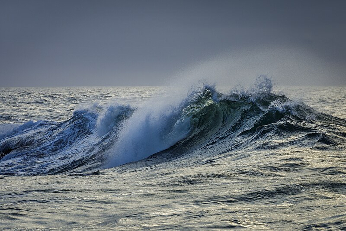 Pyramid-like Ocean Waves