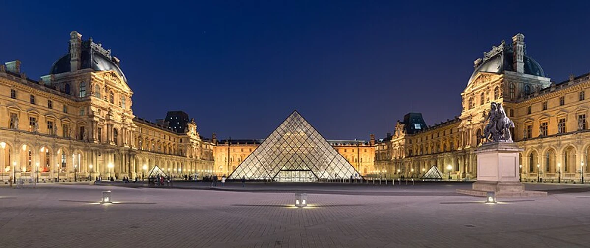 Pyramid Louvre